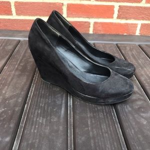 Black wedge heels
